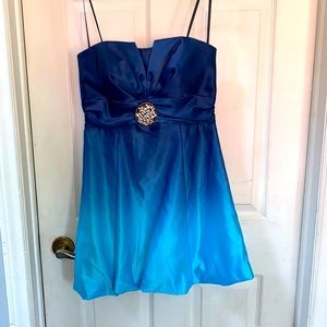 Ombrè strapless dress 🩵💙